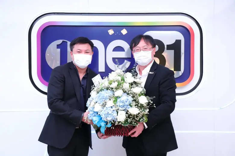 คุณถกลเกียรติ วีรวรรณ ประธานเจ้าหน้าที่บร...