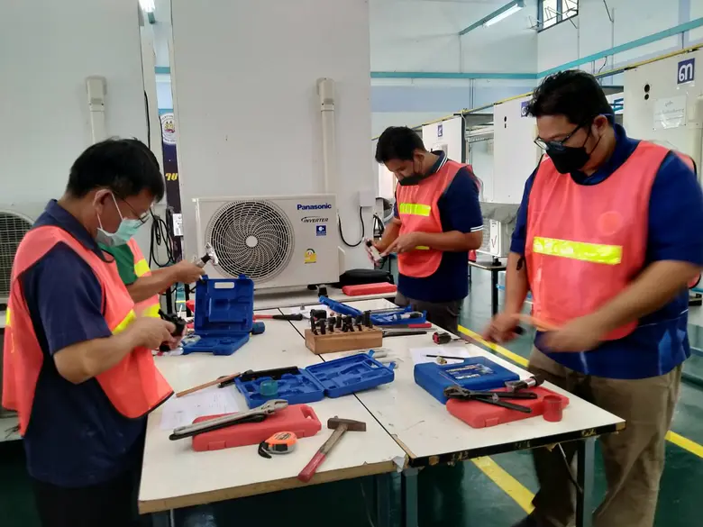 สนพ.แพร่ ทดสอบมาตฐานฝีมือแรงงานแห่งชาติ กิจกรรมพัฒนาศักยภาพแรงงานเพื่อรองรับการจ่ายค่าจ้างตามมาตรฐานฝีมือแรงงาน รุ่นที่ 2