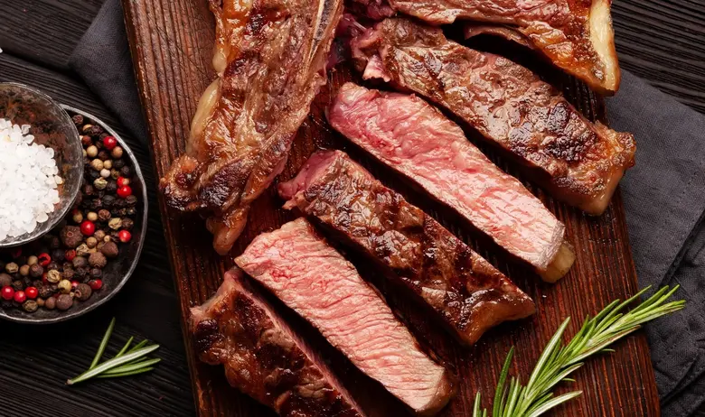 พร้อมเอาใจทุกท่านที่ชื่นชอบเมนูสเต๊กเนื้อ...