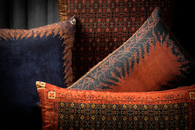 ๙ ของที่ระลึกดีไซน์หรูจากพิพิธภัณฑ์ผ้าฯ เปี่ยมคุณค่าผ้าบาติกทรงสะสม พร้อมมอบความประทับใจครั้งใหม่ให้ผู้รับ