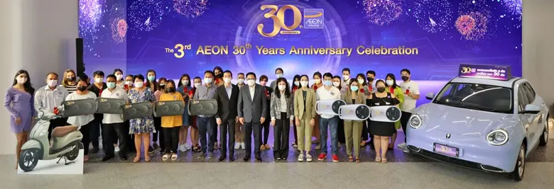 คุณสุพร วัฒนเวคิน กรรมการบริหาร และคณะผู้บริหาร บริ...