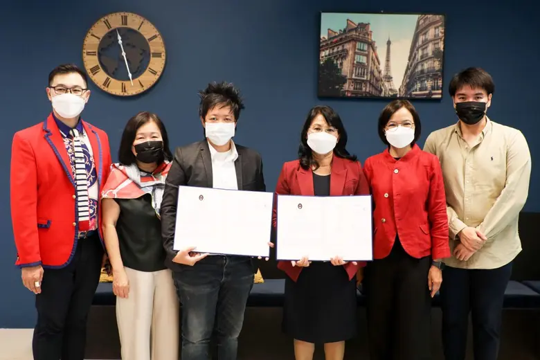 คุณปภาวี วิชชุปรีดา (ที่ 3 จากซ้าย) ผู้อำ...