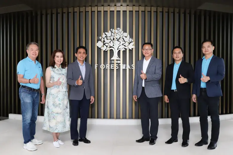 นายวรวุฒิ กาญจนกูล (ที่ 3 จากซ้าย) นายกสม...