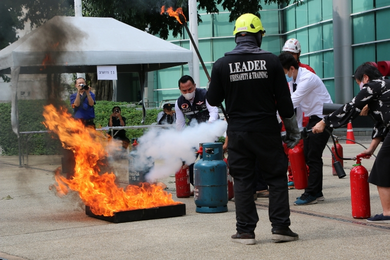 ม.ศรีปทุม อบรมหลักสูตรการป้องกันระงับอัคคีภัยและฝึกซ้อมอพยพหนีไฟอาคารสูง