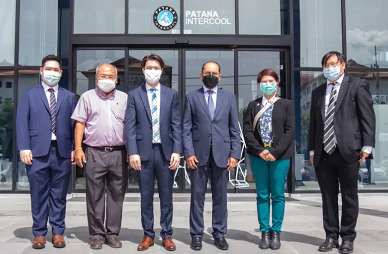 เอกพงษ์ ตั้งสิริมานะกุล (ที่ 3 จากซ้าย) ป...