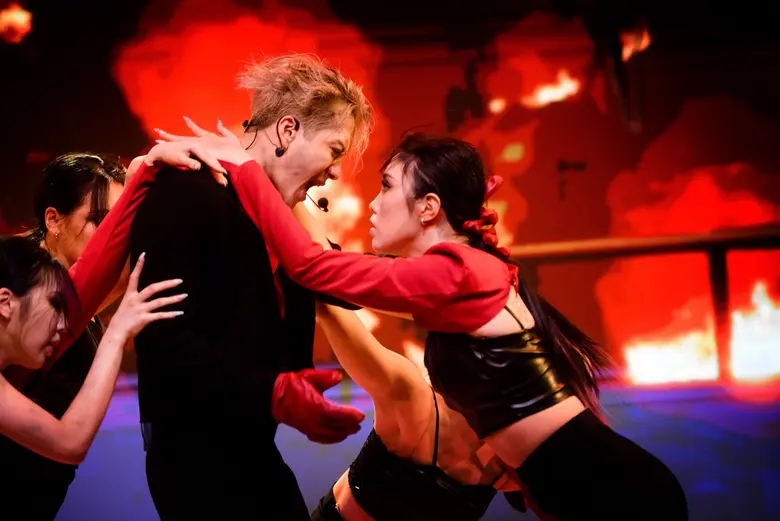 ฟินสนั่นจอ! กับโชว์สุดปังอลังเกินความคาดห...