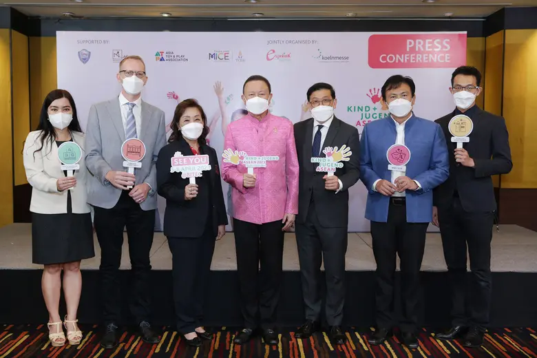 นายภูษิต ศศิธรานนท์ กรรมการผู้จัดการ บริษ...