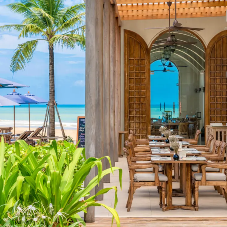 "ตะโกลา" และ "เทวาศรม บีช กริล แอนด์ บาร์" แห่งเทวาศรม เขาหลัก ได้รับรางวัลจาก มิชลิน ไกด์ ประเทศไทยเป็นปีที่สอง