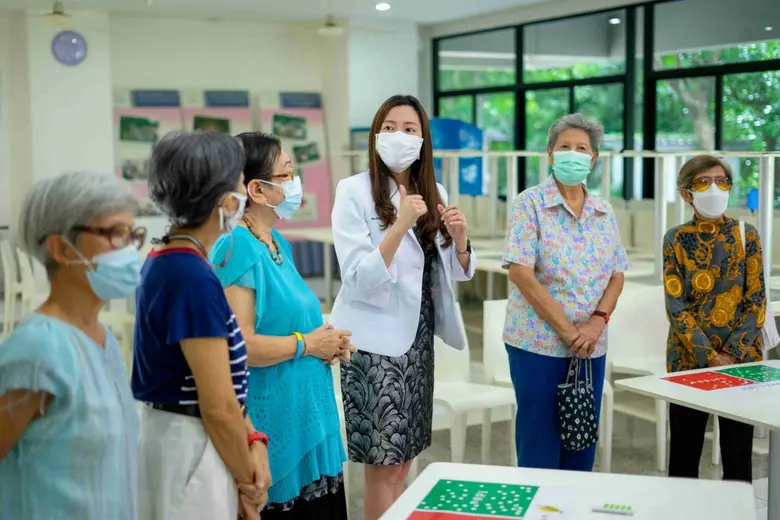 หูตึง ภัยเงียบ เสี่ยงสมองเสื่อม หมอจุฬาฯ ร่วมกับทุนวิจัยรัฐบาลอังกฤษ จัดให้ความรู้นิทรรศการ "บ้านนก" ครั้งแรกในไทย