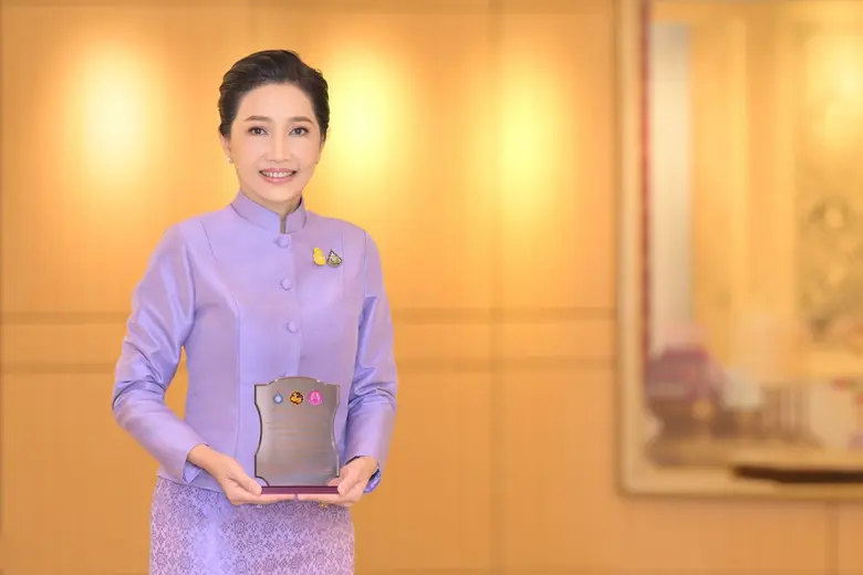 นางสาวขัตติยา อินทรวิชัย ประธานเจ้าหน้าที...