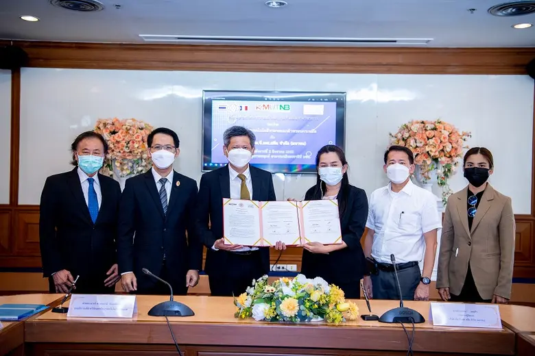 ศ.ดร.สมฤกษ์ จันทรอัมพร รองอธิการบดีฝ่ายวิ...