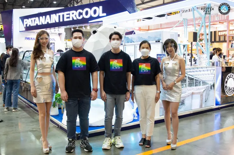 เอกพงษ์ ตั้งสิริมานะกุล (ที่ 3 จากซ้าย) ป...