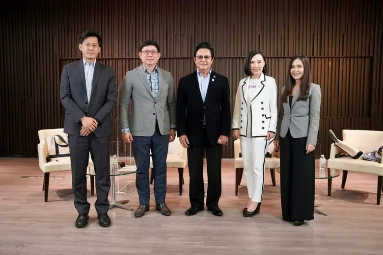 คุณสินีนุช โกกนุทาภรณ์ (ที่ 2 จากขวา) กรร...