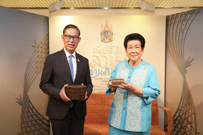 "เพียรสาน…งานศิลป์"- นายทวีลาภ ฤทธาภิรมย์...