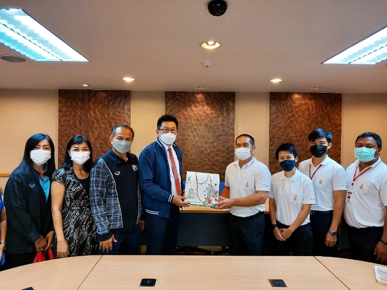 อาจารย์สุรศักดิ์ ทรัพย์เพิ่ม ผู้อำนวยการก...