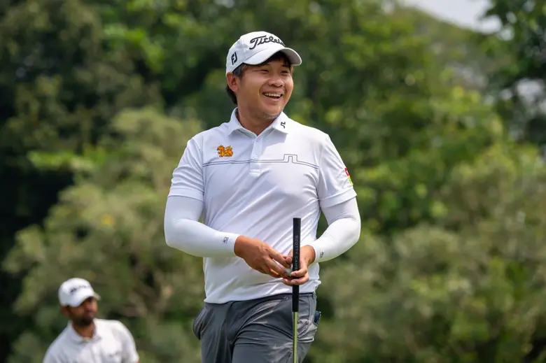 "อติรุจ" พัตเตอร์ร้อน แซงนำรอบสาม อินโดนีเซีย โอเพ่น