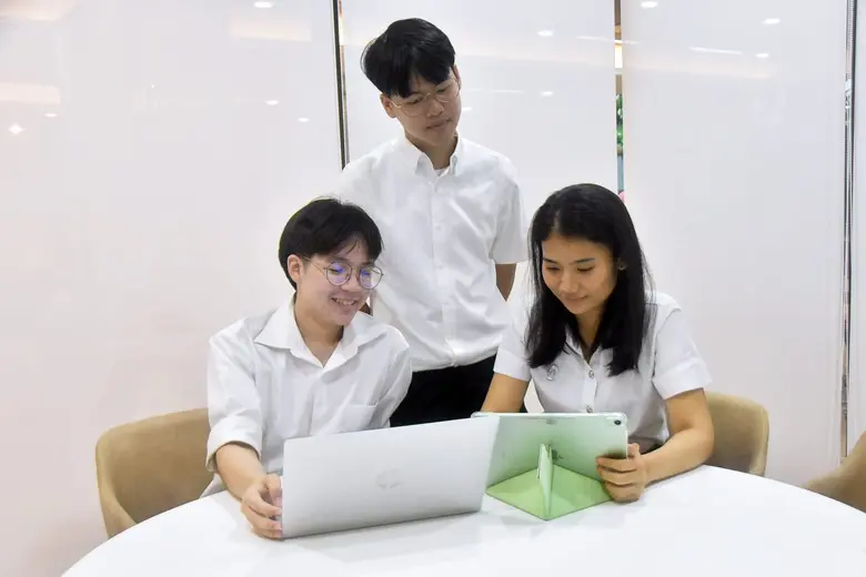 นิสิตคณะนิติศาสตร์ จุฬาฯ เปลี่ยนวิกฤตโควิ...