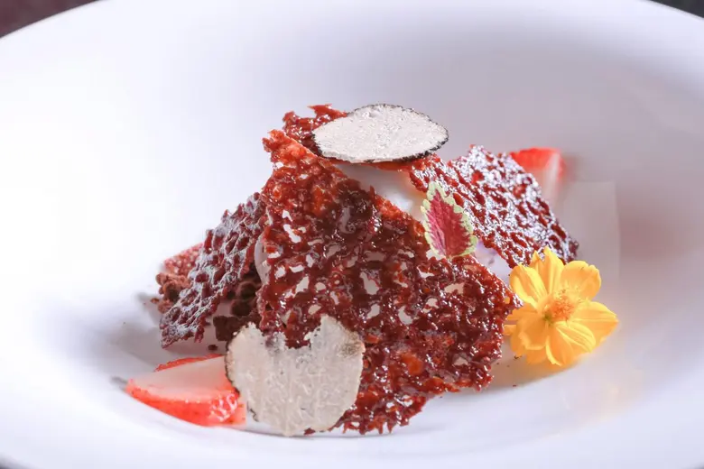 ฤดูกาลความอร่อยของเห็ดทรัฟเฟิลขาว และทูน่าครีบเหลือง ณ ห้องอาหารเรดสกาย โรงแรมเซ็นทาราแกรนด์ฯ เซ็นทรัลเวิลด์