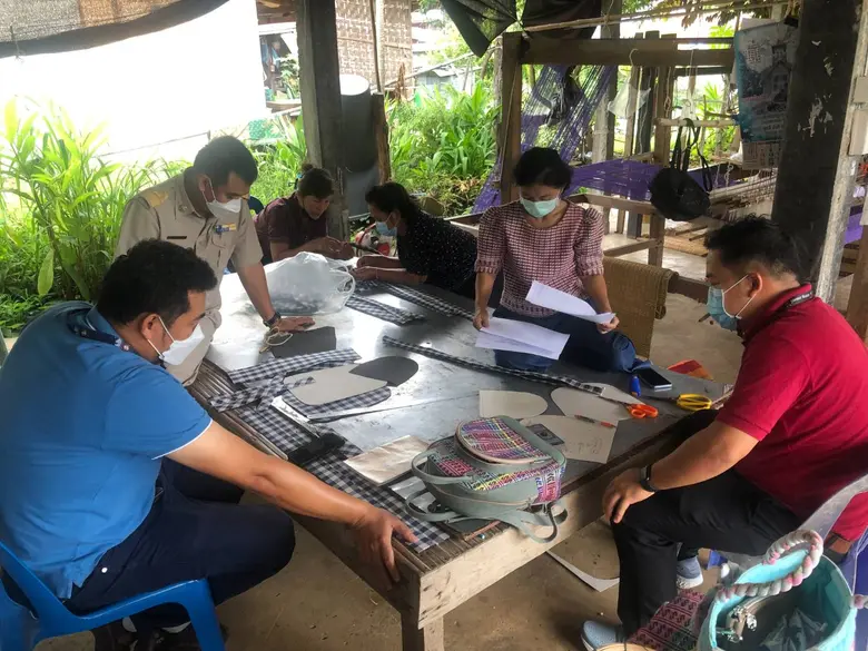 นายเพชรเหล็ก ทองภูธร ผู้อำนวยการสำนักงานพ...