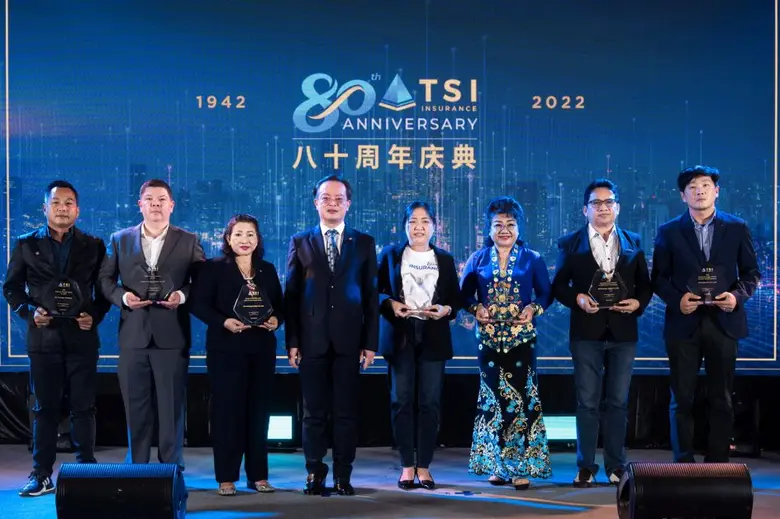 นายธนพล บุญวรุตม์ (ที่ 4 จากซ้าย) ประธานก...