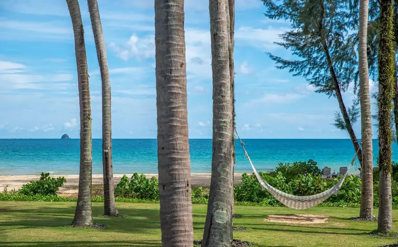 โรงแรมดุสิตธานี กระบี่ บีช รีสอร์ท ตั้งอย...