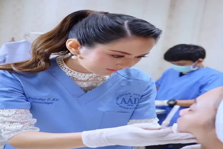 แพทย์หญิงกอบกุลยา จึงประเสริฐศรี ผู้อำนวย...