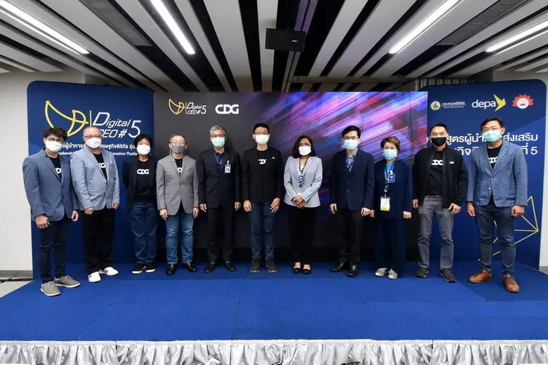 นางสาวธนพร ฐิติสวัสดิ์ ให้การต้อนรับคณะผู...