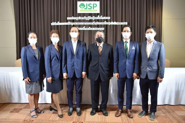 นายแพทย์ธงชัย ทวิชาชาติ (ที่ 3 จากขวา) ปร...