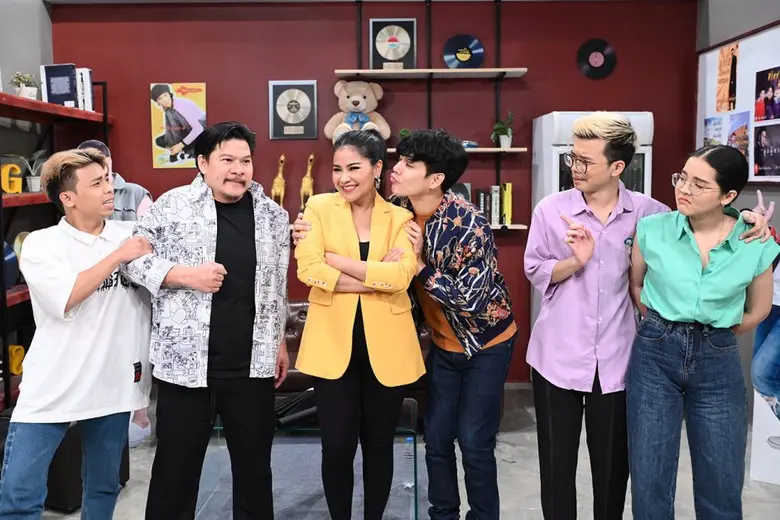 "ตั๊ก-ศิริพร" เล่าวีรกรรมสามี "นุ้ย-เชิญยิ้ม" กลางกองถ่าย "บริษัทฮาไม่จำกัด TAG TEAM"