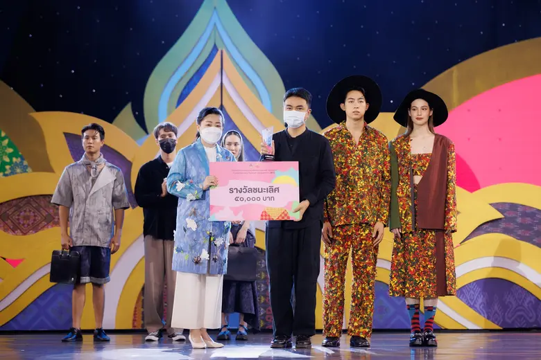 5 ดีไซเนอร์รุ่นใหม่ คว้าแชมป์ "ไทยใส่สบาย" ต่อยอดผ้าไทยร่วมสมัย