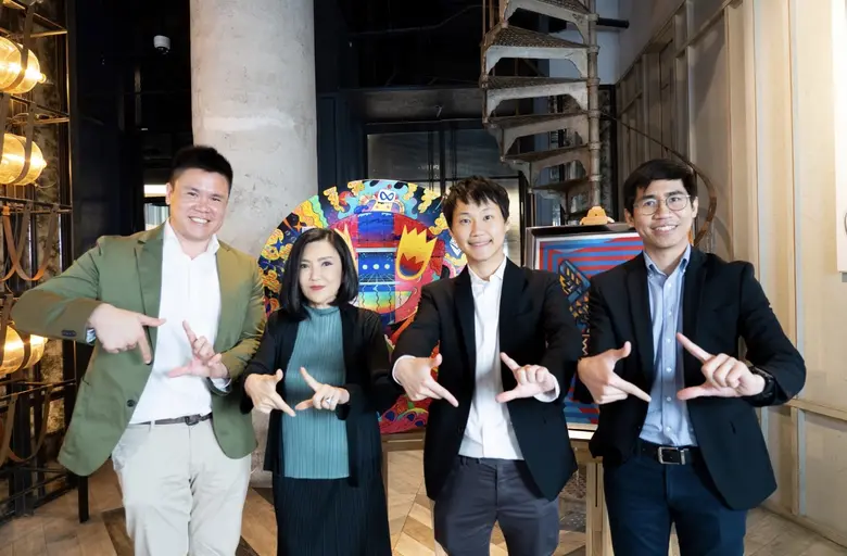 ผู้นำการประมูลศิลปะมือหนึ่งของไทย ร่วมกับ...