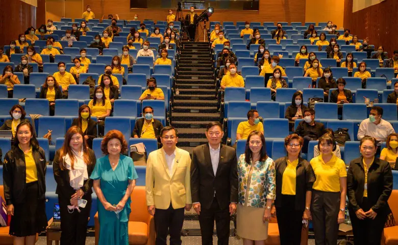 นายรังสรรค์ จันทร์นฤกุล รองกรรมการผู้จัดก...