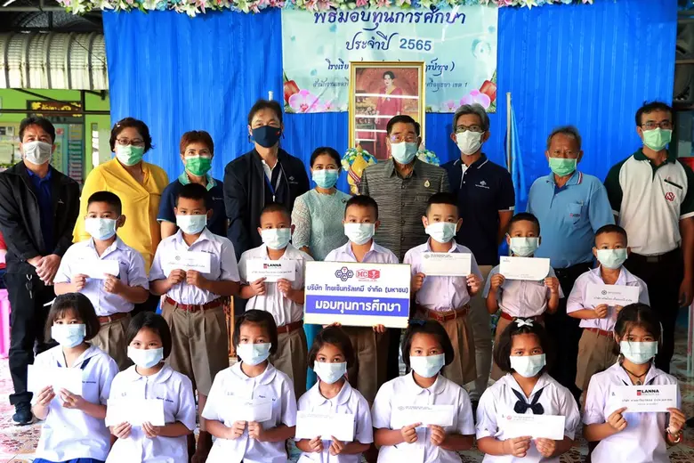 นายทาคาฮิโระ ยามาชิตะ (ที่ 3 ทางขวา) ประธ...