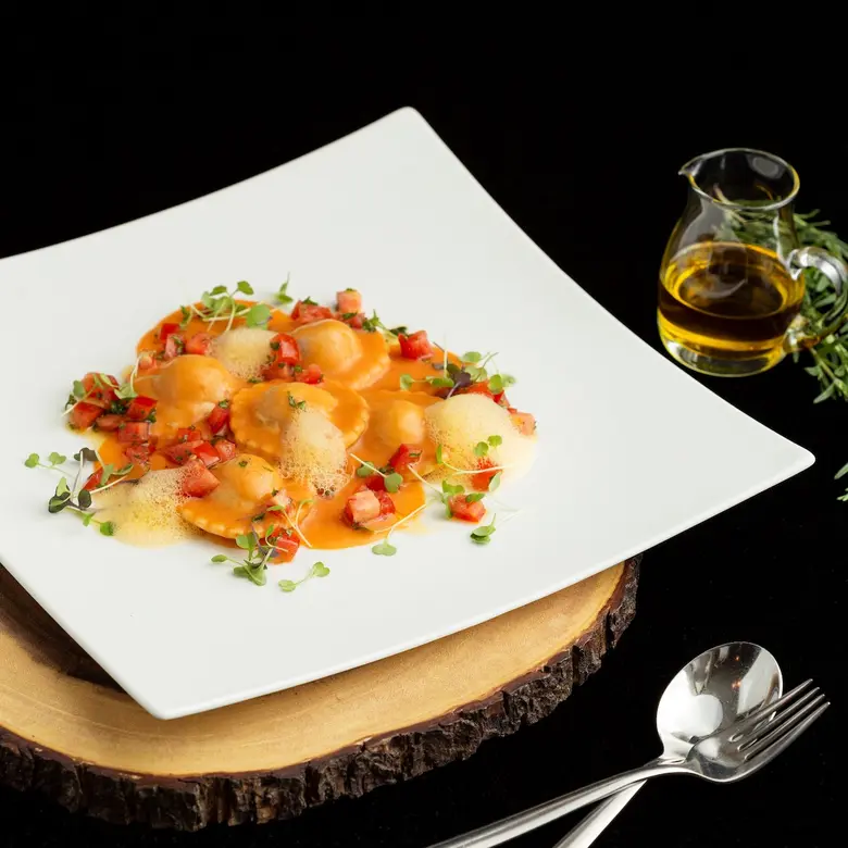 ท่องอิตาลีไปกับเมนูซิกเนเจอร์จานใหม่ของเชฟลูก้า ที่ห้องอาหารฟาโวล่า