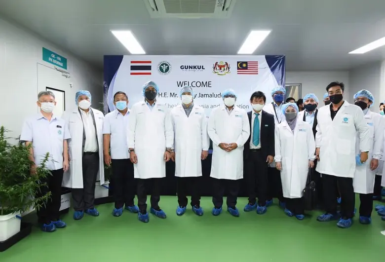 รองนายกรัฐมนตรีและรัฐมนตรีว่าการกระทรวงสา...