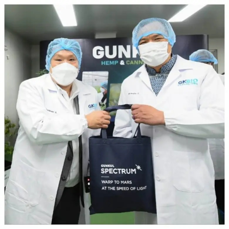 GUNKUL ปลื้ม! รมต.สาธารณสุข มาเลย์ฯ เยี่ยมชมรง.สกัดสารกัญชง พร้อมแชร์ประสบการณ์หากนำมาใช้ด้านการแพทย์ประโยชน์มหาศาล