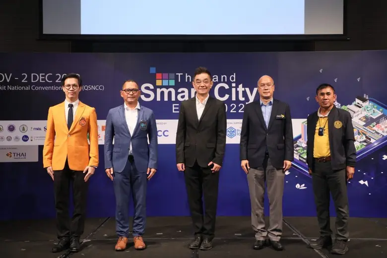 นายศักดิ์ชัย ภัทรปรีชากุล (คนกลาง) บริษัท...