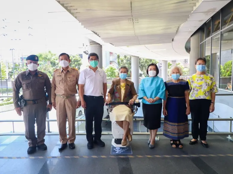 ศูนย์สรรพสินค้าซีคอน บางแค พร้อมดูแลใส่ใจ...