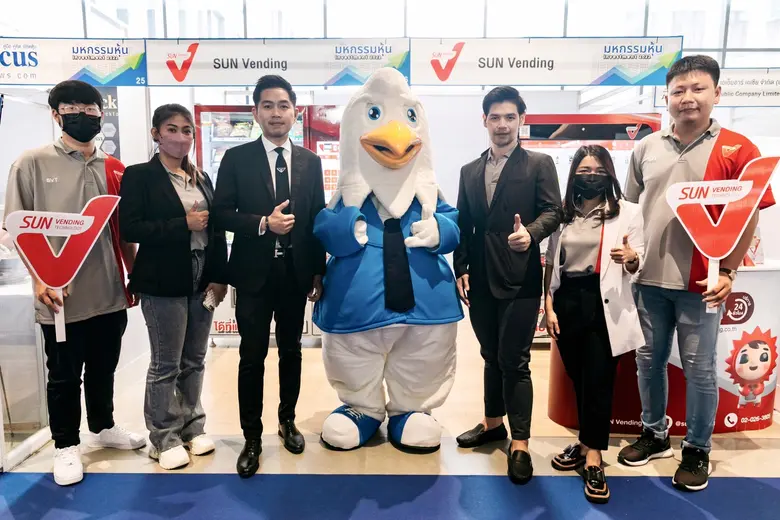 นายคเณศร์ อรรถไพศาลกุล (คนที่ 3 จากขวา) ร...