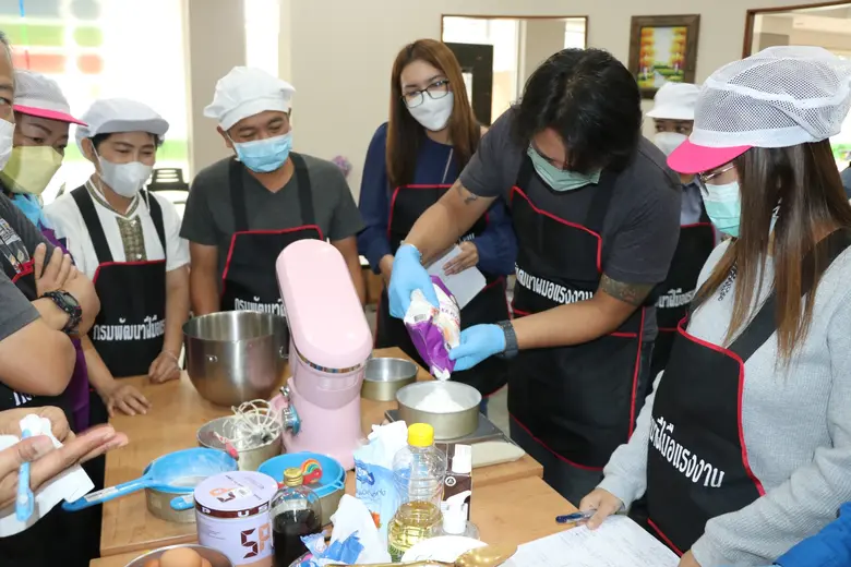 พนักงาน JSL ปลื้ม!! รมว.สุชาติ ดูแลต่อเนื่องเปิดคอร์สฝึกทำเบเกอรี่ สร้างอาชีพเสริม เพิ่มรายได้