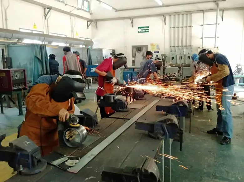 นายจิรวัตร สื่อประสาร ผู้อำนวยการสำนักงาน...