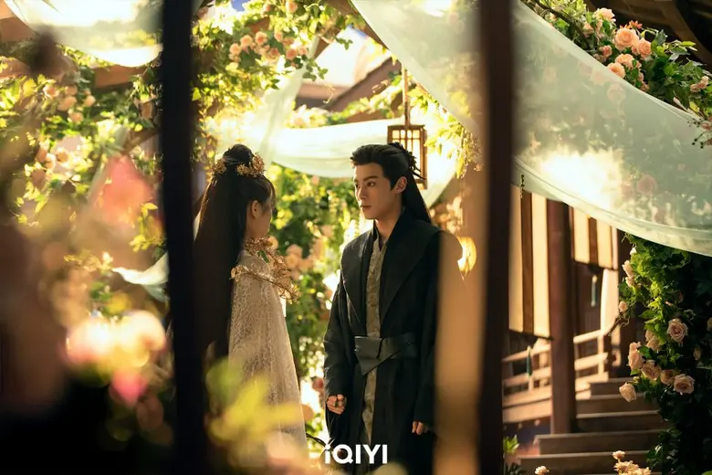 จุมพิตสะเทือนใจส่งท้ายปรากฏการณ์  บทสรุปแห่งความทรงจำ สมตำแหน่งซีรีส์ฮิตม้ามืดแห่งปี "ของรักของข้า (Love Between Fairy and Devil)"  รับชมบนแอป iQIYI(อ้ายฉีอี้) และ www.iQ.com