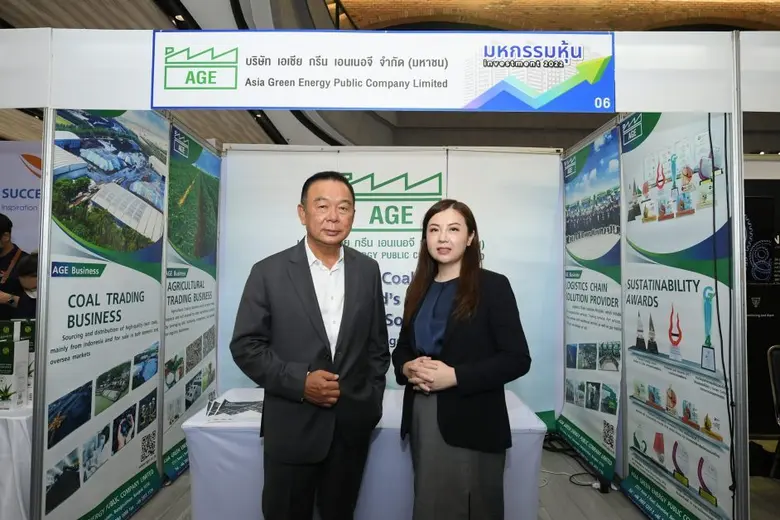 นายพนม ควรสถาพร (ซ้าย) ประธานกรรมการบริหา...