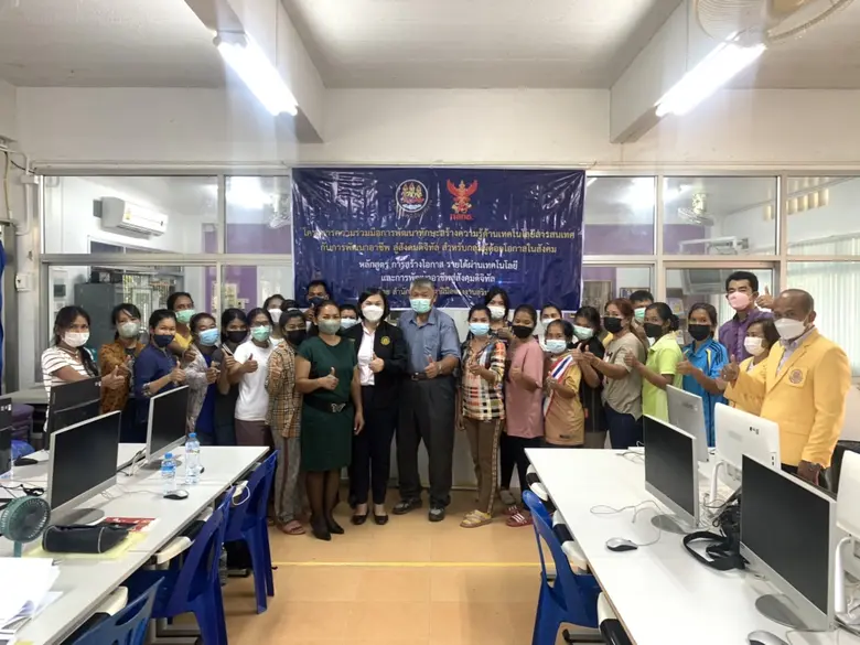 ผู้ตรวจราชการกรมพัฒนาฝีมือแรงงาน (นางวีรย...