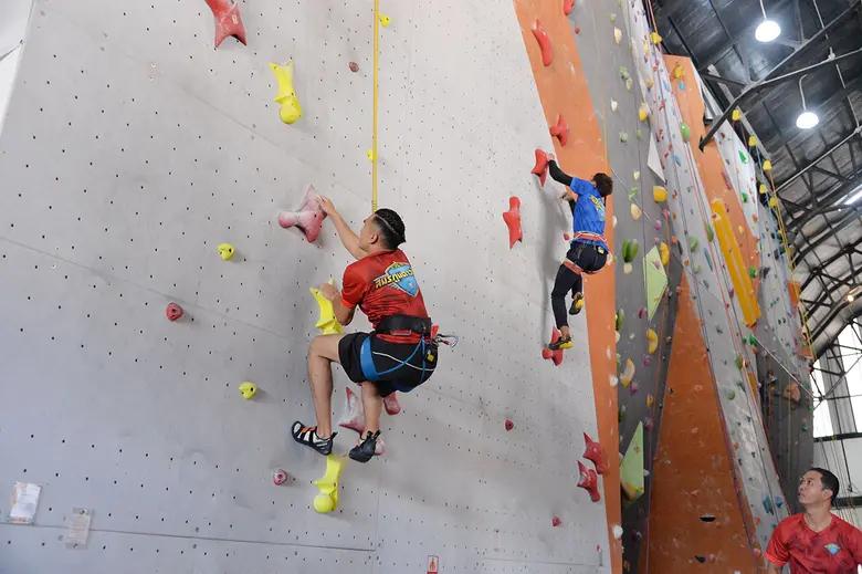 แมตช์นี้มีแต่ความเสียว "ปาล์ม - ฟิลลิปส์" เอาชนะใจตัวเอง กลัวความสูงแต่ไม่หวั่นดวลเดือด นักกีฬาปีนหน้าผาทีมชาติ!! ใน "สมรภูมิดาวกีฬา"