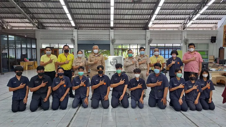 นายพูลโชค โตประเสริฐ ผู้อำนวยการสำนักงานพัฒนาฝีมือแ...