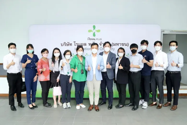 นายพลแสง แซ่เบ๊ (กลาง) กรรมการผู้อำนวยการ...