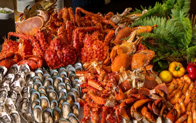 ห้องอาหารเดอะ กลาส เฮ้าส์ โรงแรมอีสติน แก...