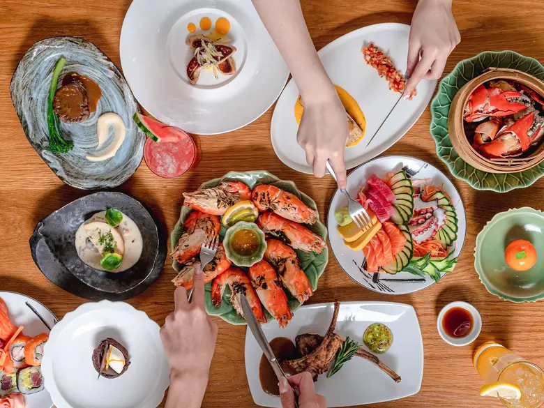 ครบรสครบเครื่องกับอาหารจานปู 'ออล อะเบาท์ แครบ' ในบุฟเฟ่ต์นานาชาติมื้อค่ำจาก เดอะ ไดนิ่ง รูม ณ โรงแรมแกรนด์ ไฮแอท เอราวัณ กรุงเทพฯ