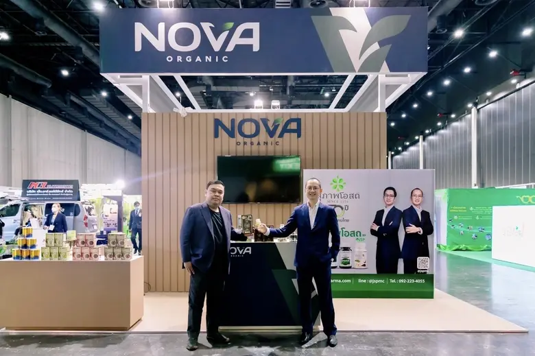 นายนวพล จันทร์จุฑามาศ (คนซ้าย) ประธานเจ้า...